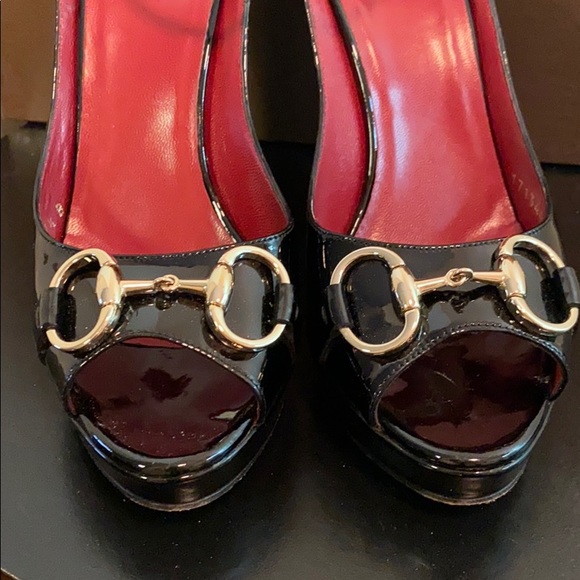 Gucci Patent Black Wedge w/wedge horse-bit - Picture 3 of 11